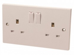 Dencon 2 Gang Switch Socket 13 Amp 4409NB